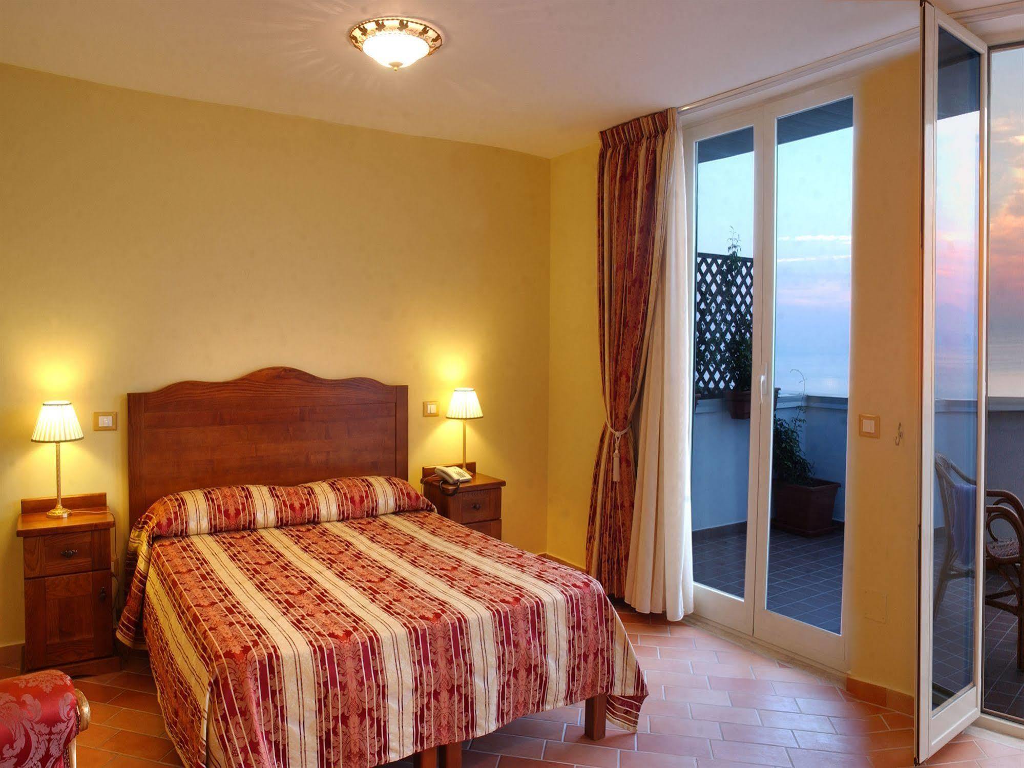 Hotel Baia Палинуро Номер фото