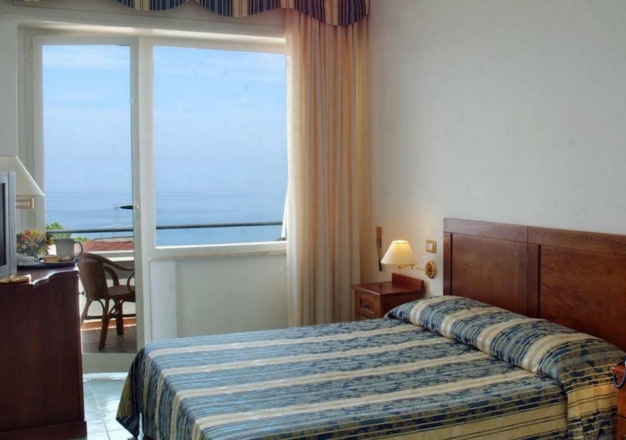 Hotel Baia Палинуро Экстерьер фото
