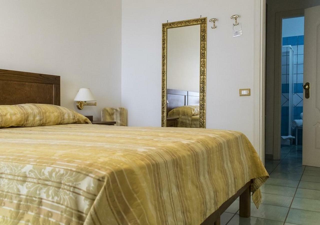Hotel Baia Палинуро Экстерьер фото